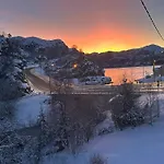 Aurora Bliss - Waterfront Jacuzzi & Sauna Near Bergen *