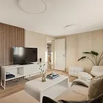 Aurora Bliss - Waterfront Jacuzzi & Sauna Near Bergen Apartament