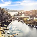 Aurora Bliss - Waterfront Jacuzzi & Sauna Near Bergen *