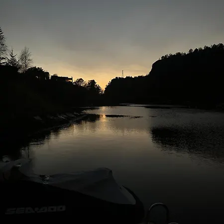 Aurora Bliss - Fjordfront Jacuzzi&sauna Near Bergen Apartment *
