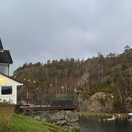 Aurora Bliss - Fjordfront Jacuzzi&sauna Near Bergen Apartment *