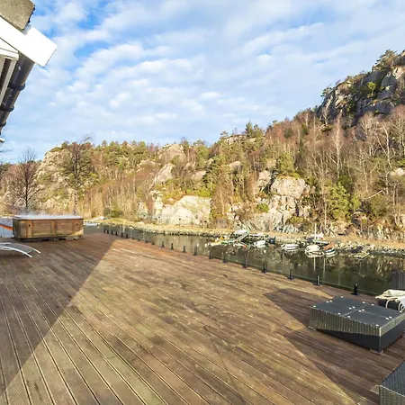 Aurora Bliss - Fjordfront Jacuzzi&sauna Near Bergen Apartment *