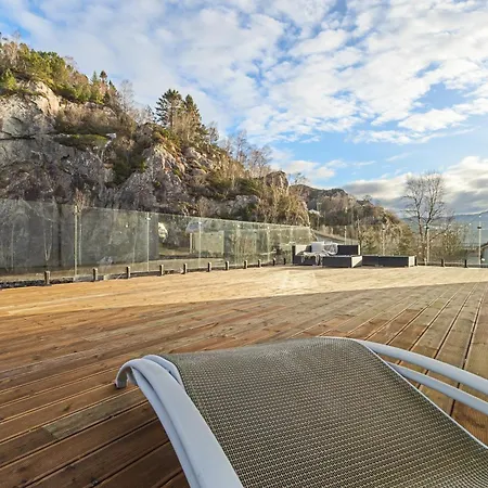 Aurora Bliss - Waterfront Jacuzzi & Sauna Near Bergen *