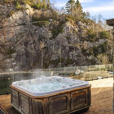 Aurora Bliss - Waterfront Jacuzzi & Sauna Near Bergen דירה *