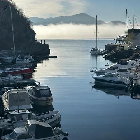 Aurora Bliss - Waterfront Jacuzzi & Sauna Near Bergen Apartmán *