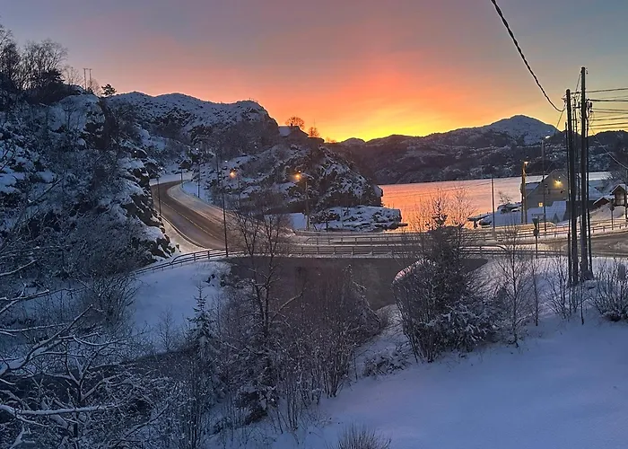Aurora Bliss - Fjordfront Jacuzzi&sauna Near Bergen *
