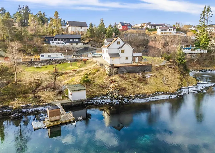 Aurora Bliss - Fjordfront Jacuzzi&sauna Near Bergen Apartment