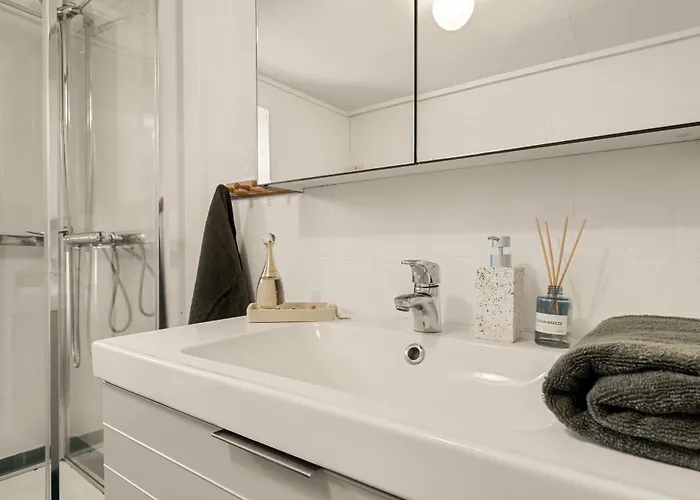Aurora Bliss - Fjordfront Jacuzzi&sauna Near Bergen Apartment *