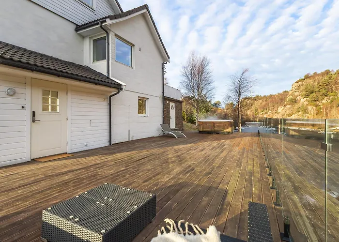 Aurora Bliss - Fjordfront Jacuzzi&sauna Near Bergen Apartment *