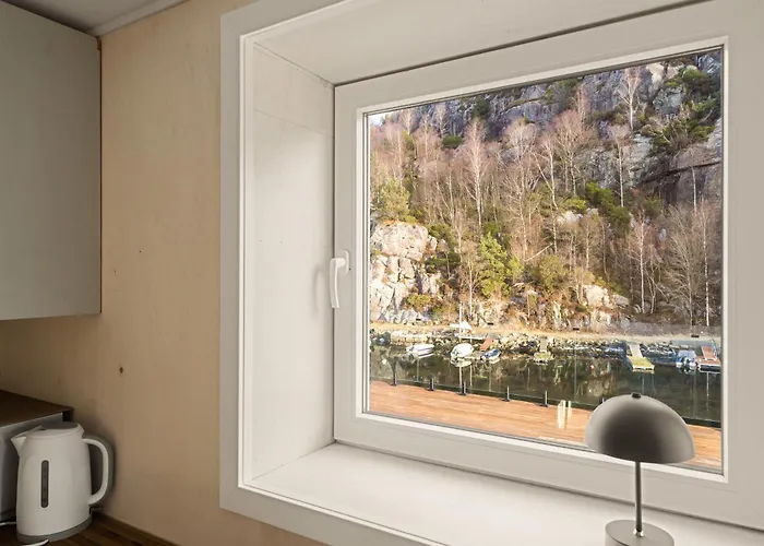Aurora Bliss - Fjordfront Jacuzzi&sauna Near Bergen Apartment *