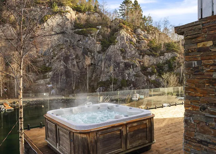 Aurora Bliss - Fjordfront Jacuzzi&sauna Near Bergen Apartment *