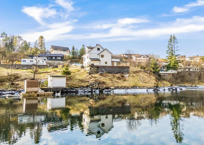 Aurora Bliss - Fjordfront Jacuzzi & Sauna Near Bergen Askøy