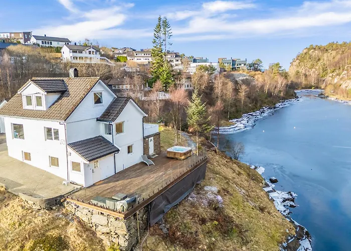 Aurora Bliss - Fjordfront Jacuzzi&sauna Near Bergen