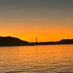 Aurora Bliss - Waterfront Jacuzzi & Sauna Near Bergen Apartamento