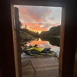 Aurora Bliss - Waterfront Jacuzzi & Sauna Near Bergen Apartamento
