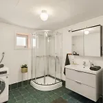 Aurora Bliss - Waterfront Jacuzzi & Sauna Near Bergen