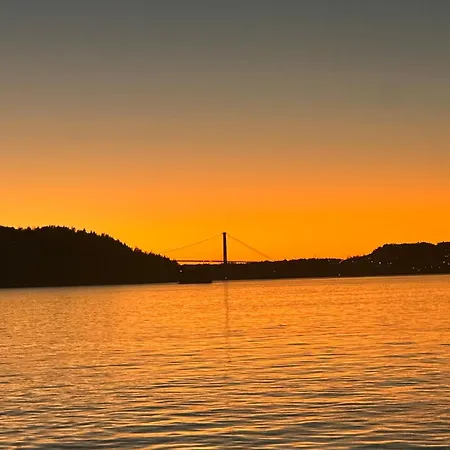 Aurora Bliss - Fjordfront Jacuzzi&sauna Near Bergen Appartamento