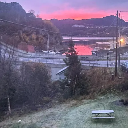 Aurora Bliss - Fjordfront Jacuzzi&sauna Near Bergen *