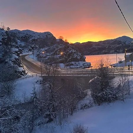 Aurora Bliss - Fjordfront Jacuzzi&sauna Near Bergen *